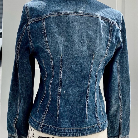 NWT A.M.I. Slightly Fitted Classic Denim Jean Jacket - Picture 3 of 6
